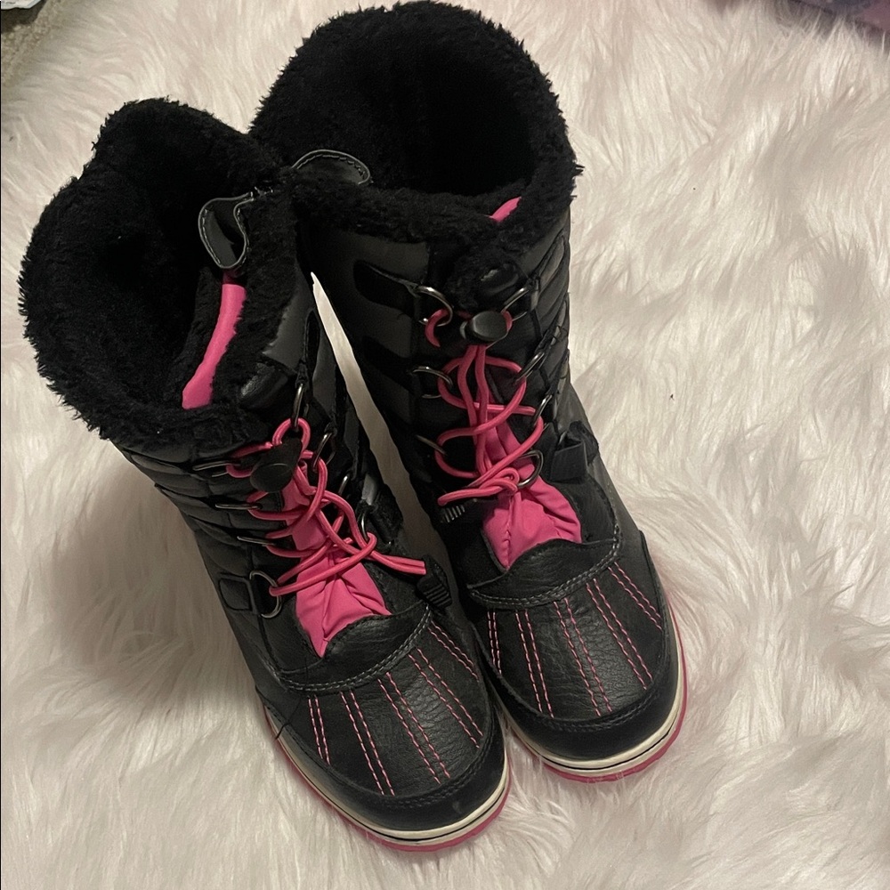 Khombu Black and Pink Kids Snow Boots